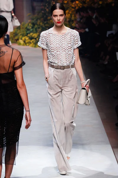 Look 27